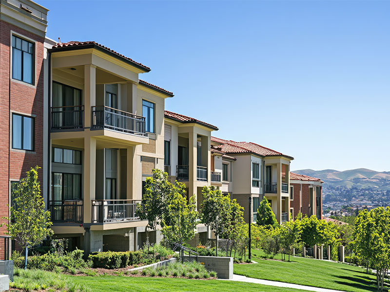 several multi family homes sitting on a hillside